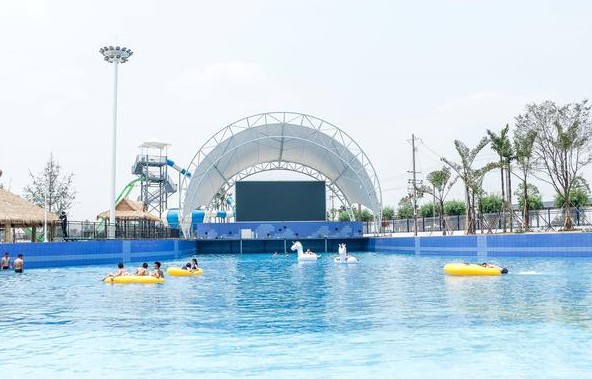 金堂清江镇旁三水镇易家河坝的水世界游乐场开业了